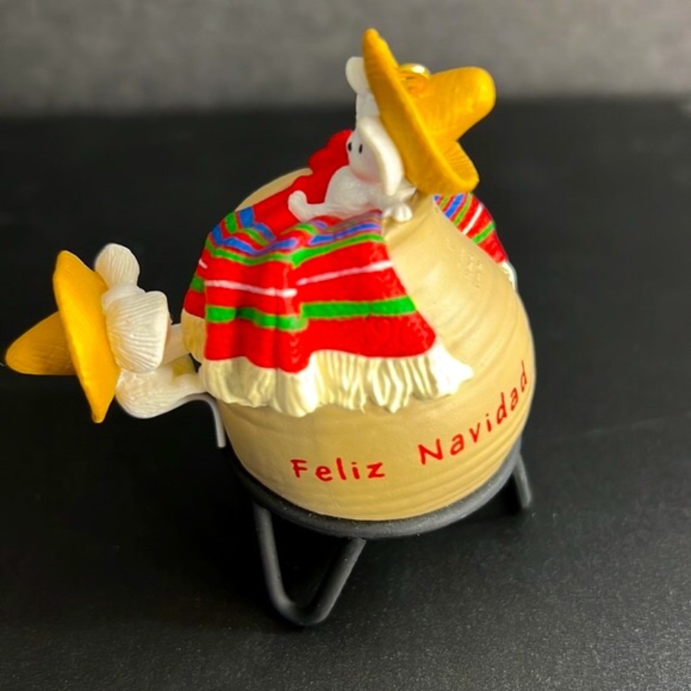 1996 Hallmark Keepsake Ornament Feliz Navidad Mice Mouse Pottery Sombrero